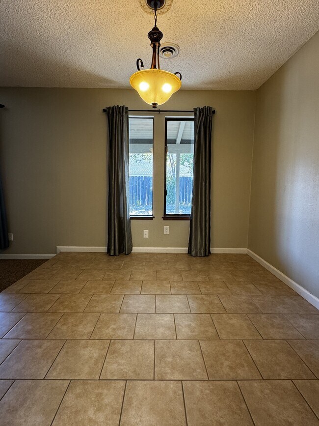 Photo - 1591 Christifer Ln House