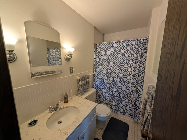 Photo - 409 Broadway St NE