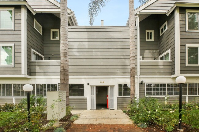 Building Photo - 129 S Olive St Rental
