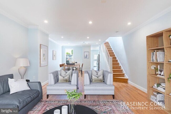 Photo - 624 Irving St NW