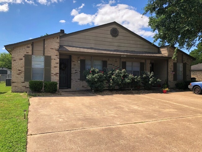 Building Photo - 3617EL Unit A