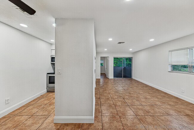 825 SW 10th St Unidad D