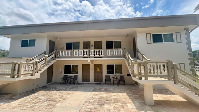 Building Photo - 5210 SW 90th Way Unit 2