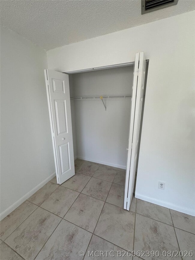 Photo - 445 Lakeview Dr