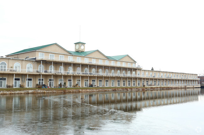 Building Photo - Edgewater Apartments