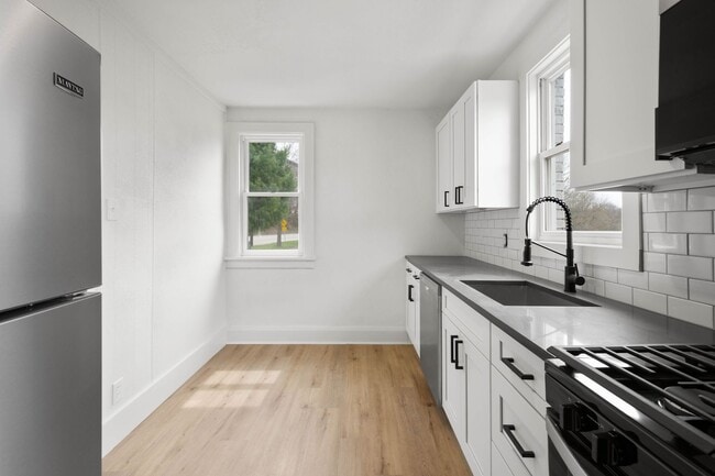 Photo - MOVE IN READY FOR NOV 1ST!! RENOVATED 2-BE...