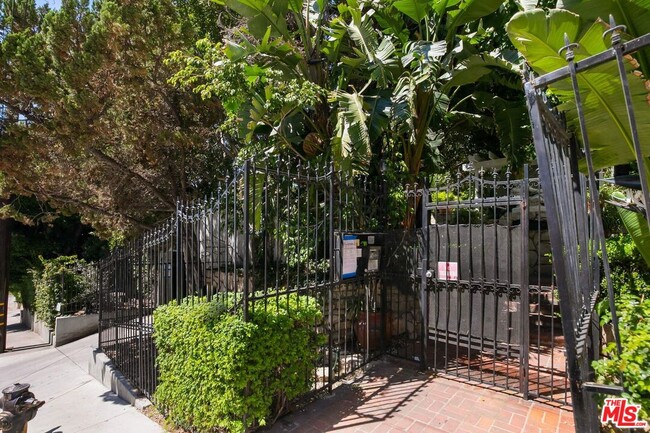 Building Photo - 1323 N Olive Dr Unit 37A Rental
