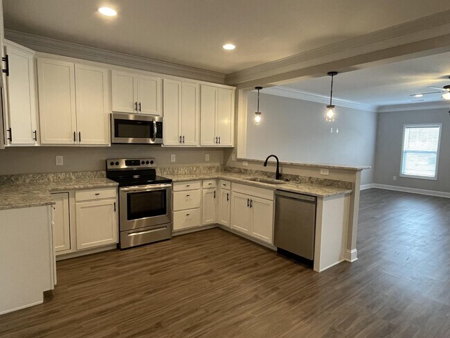 Photo - 338 Broadberry Ave