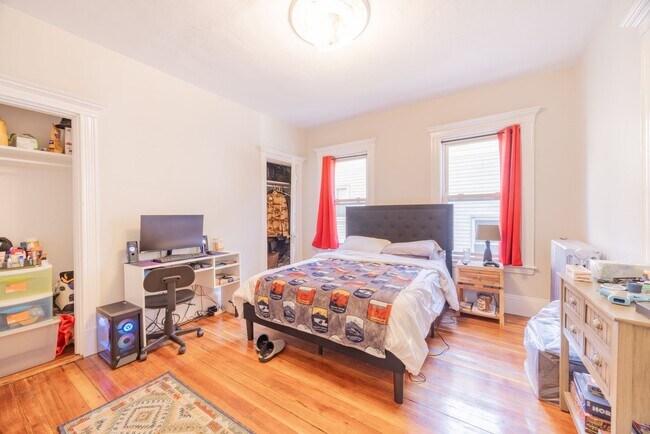 Photo - NICE ALLSTON 4.5 BED/2 BATH ON BRAINERD RD W/ HT&HW INCLUDED