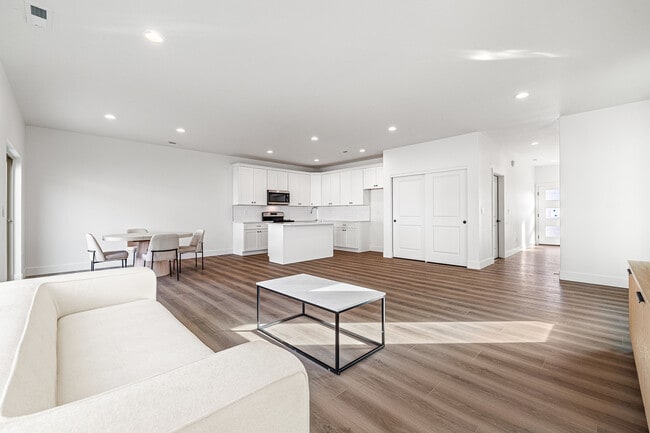 Photo - 1030 S Underwood Pl