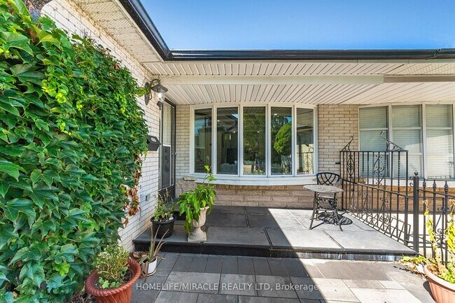 Photo - 765 Eaglemount Cres