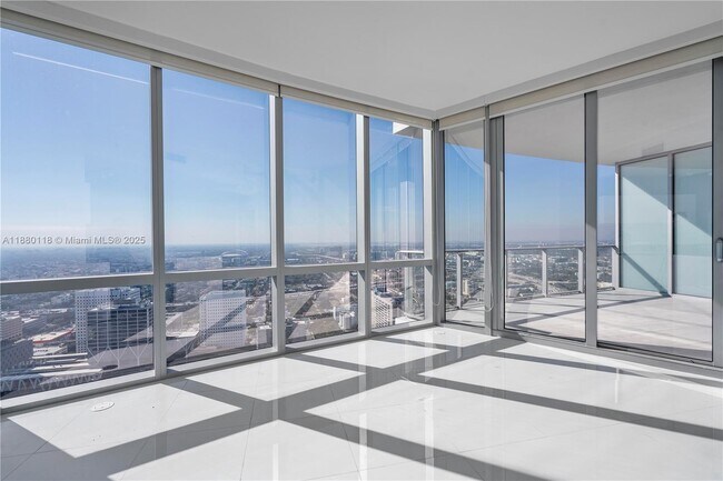 Photo - 851 NE 1st Ave Unit 4310