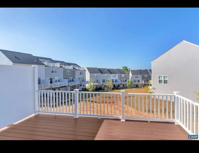 Photo - 4831 Mercer St