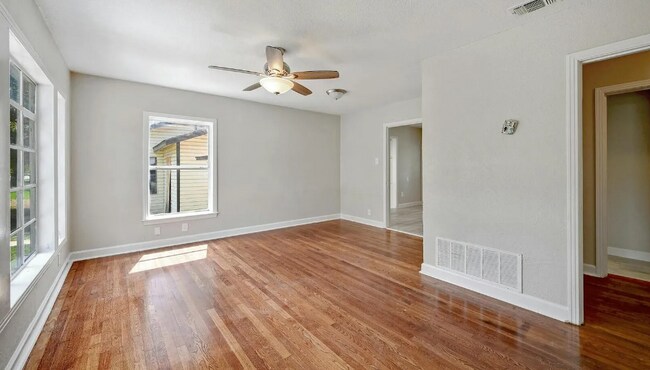 Photo - 505 Wright Ave