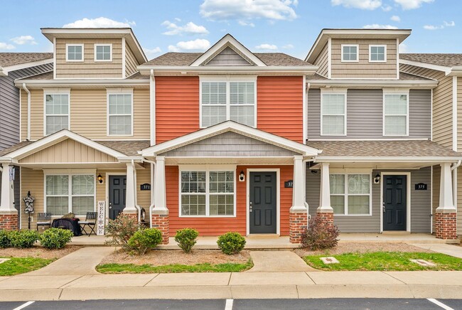 Building Photo - Nice Townhome in Governors Crossing Ready for you to Call home before Christmas