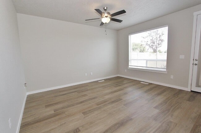 Photo - 496 N Tessa Ln