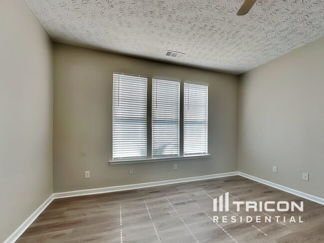 Photo - 4664 Parkway Cir