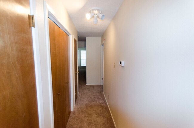 Photo - 915 Todd Ln