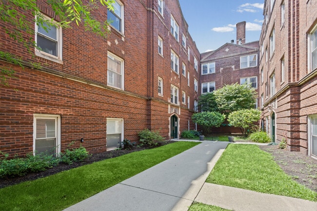 Building Photo - 3454 N Janssen Ave Unit 2D