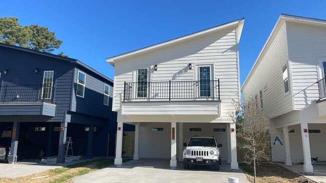 Building Photo - 8627 Homewood Ln