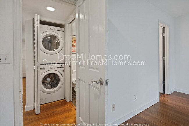 Photo - Discover Urban Elegance in Goose Hollow! Unit 204