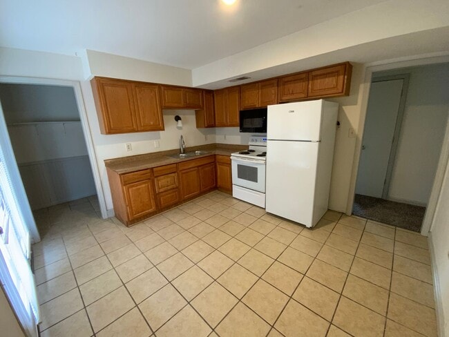Building Photo - 1630 W Amos Dr Unit Apt A