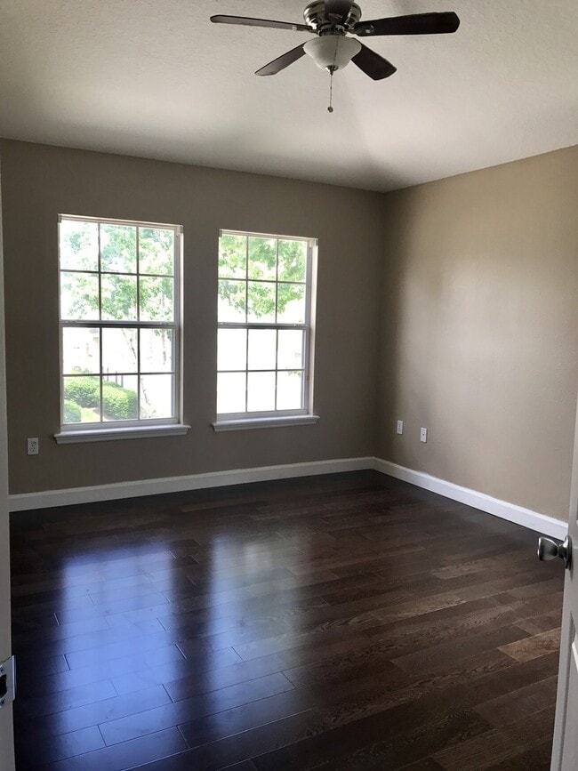 Photo - 2 Bed / 2 Bath Condo with 1-Car Garage in ...