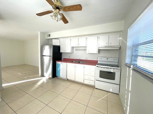 Photo - 729 Michigan Ct