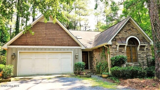 Building Photo - 4 Pine Orchard Pl Rental