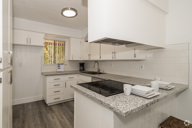 2BR, 1BA - 822SF - Kitchen - Fair Oaks Heights Apartments