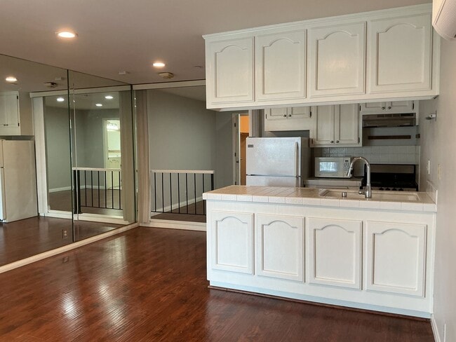 Building Photo - Los Caballeros Clubhouse #1304 Unit 1304