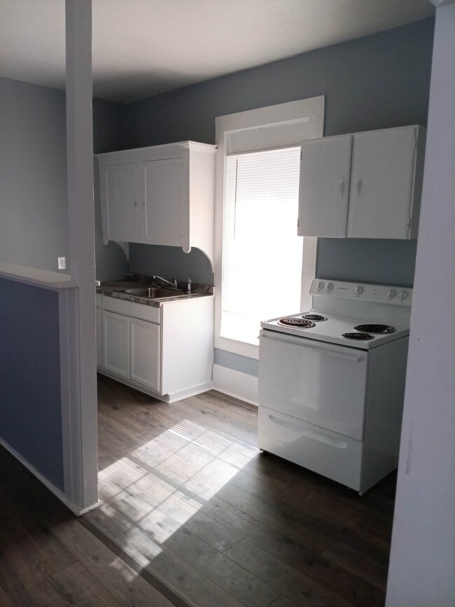 Building Photo - 215 W King Ave Unit 4