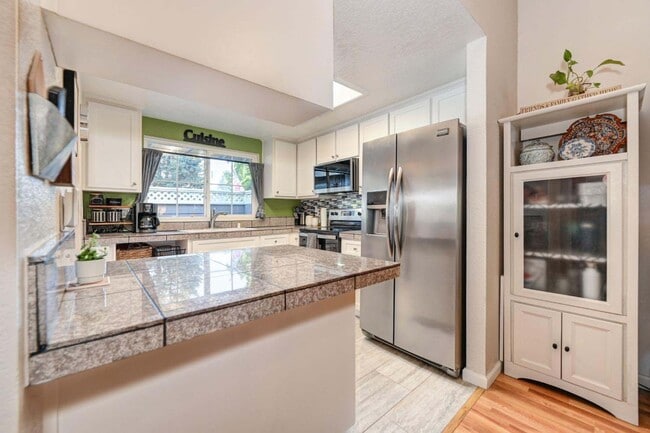 Photo - 821 Florin Rd