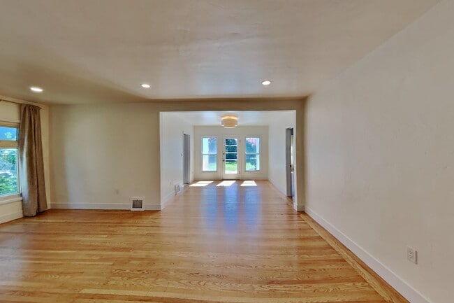 Photo - Charming Land Park Cottage – A Hidden Gem in the Heart of the City