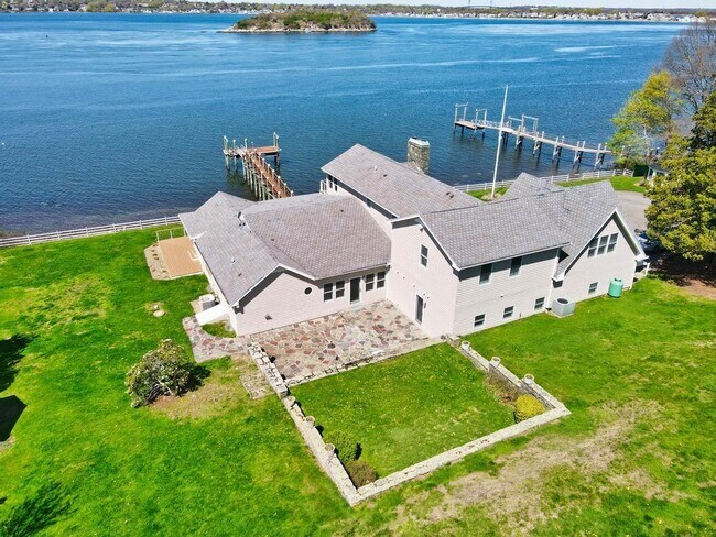 Photo - 149 Nanaquaket Rd