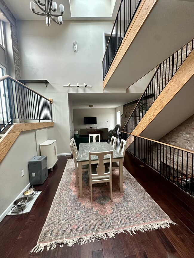 Photo - 128 3rd St NE