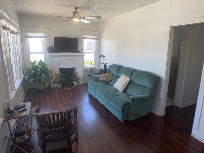 Photo - 2728 Collier Ave