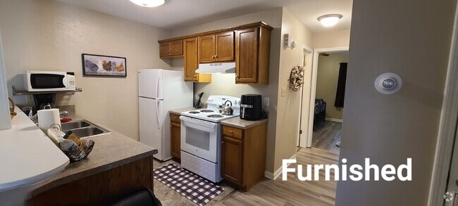 Building Photo - Furnished Units at 2131 Westmead Apts