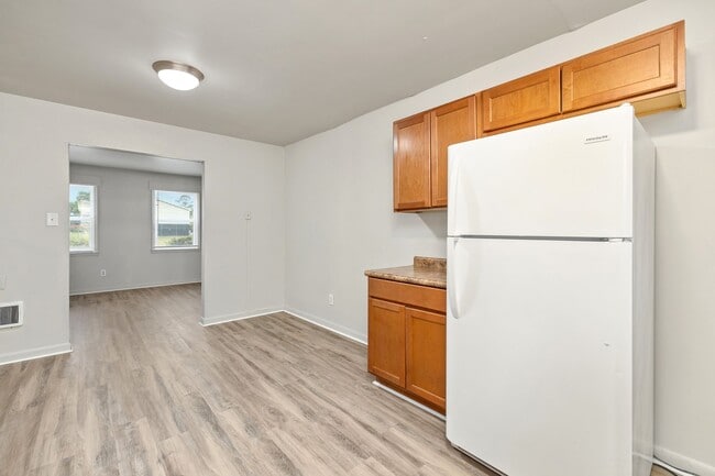 Photo - Newly Renovated 5 Bedroom Unit! Unit Apt. 28