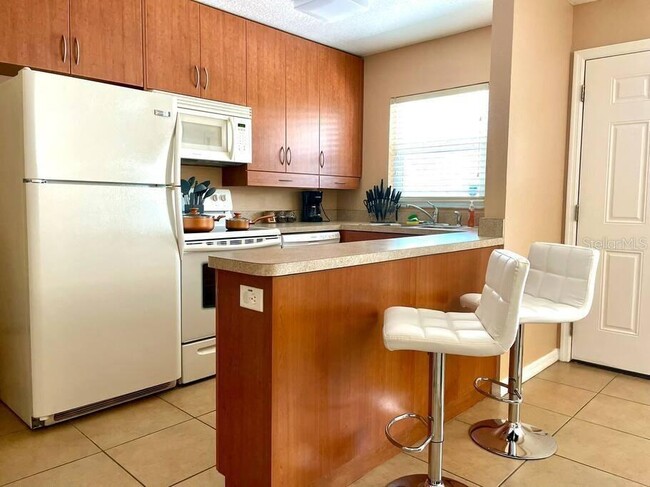 2050 Arlington St Unit 106