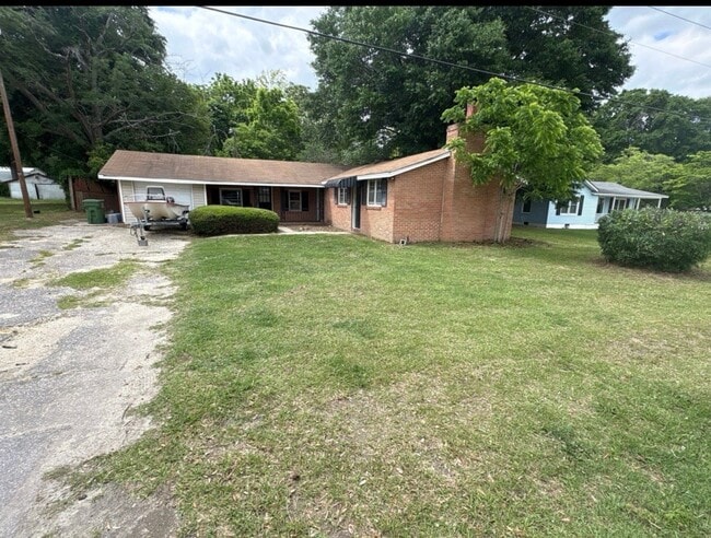 Building Photo - 216 Brookwood Dr
