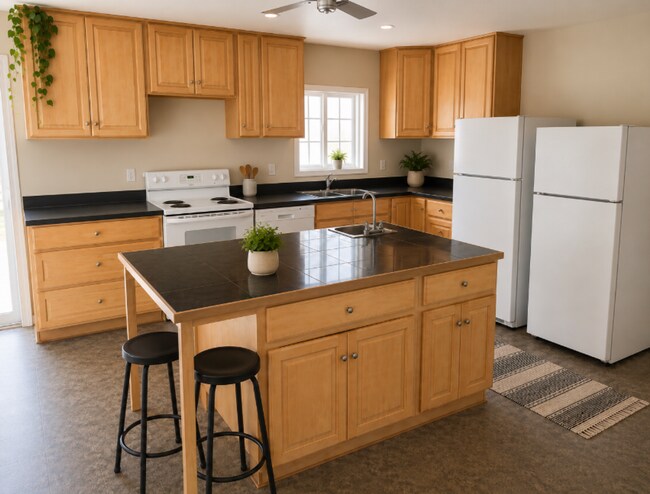 Photo - Available 6/25. Large 5 bed house, 5-minute walk to Cal Poly. 0.2 miles to campus, parking includ... Unit 274
