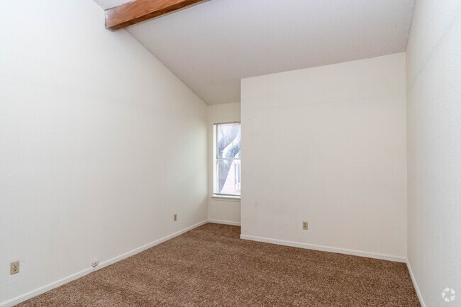 2BR, 1.5BA - 1256SF
