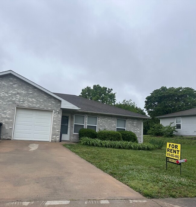 Ranch style duplex - 201 & 203 Walker