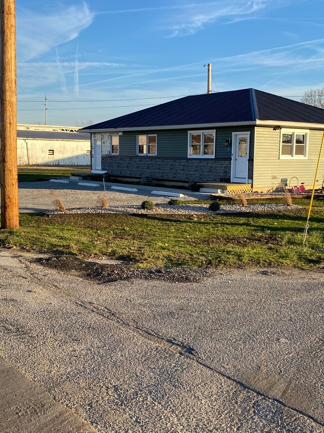 Building Photo - 105 Wapak St Unit Suite #1