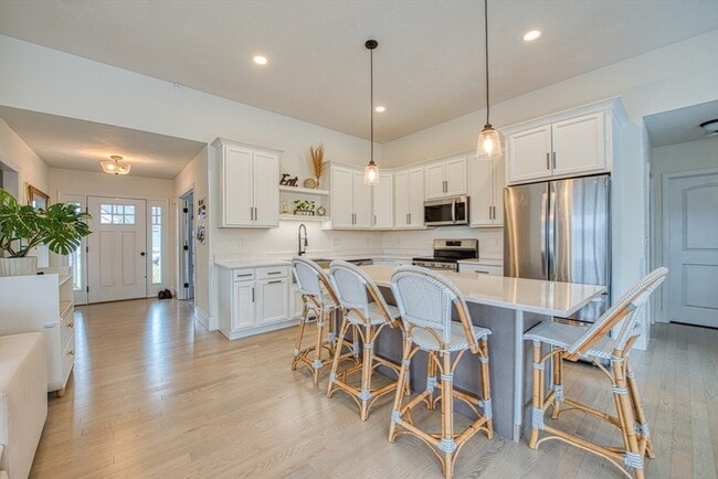Photo - 35 Metacomet Rd