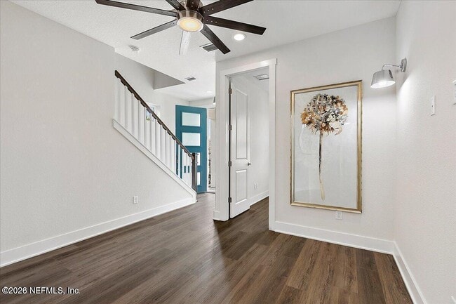 Photo - 459 Crestview Dr