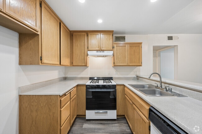 1BR, 1BA - 1000SF - Kitchen - Northridge Fontana Apartments