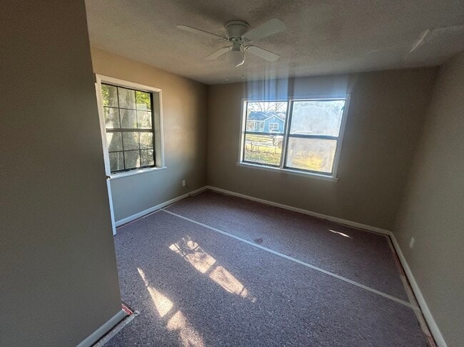 Photo - 902 Mercedes St