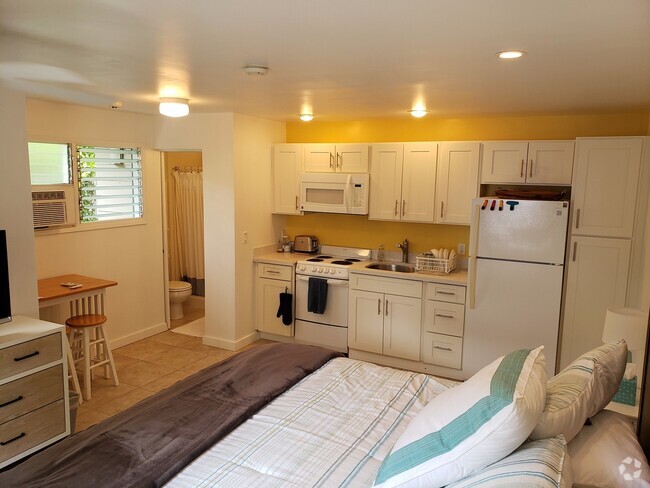 Building Photo - Furnished Studio with Kitchenette & AC. Rental